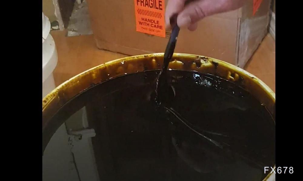 API报告库存下降后原油期货上涨，市场聚焦EIA报告(图1)